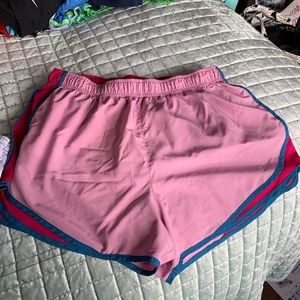 Women’s XL Nike Tempo Shorts